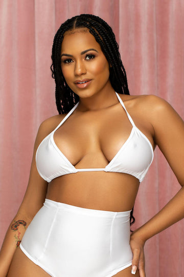 Parte superior de bikini de triángulo blanco